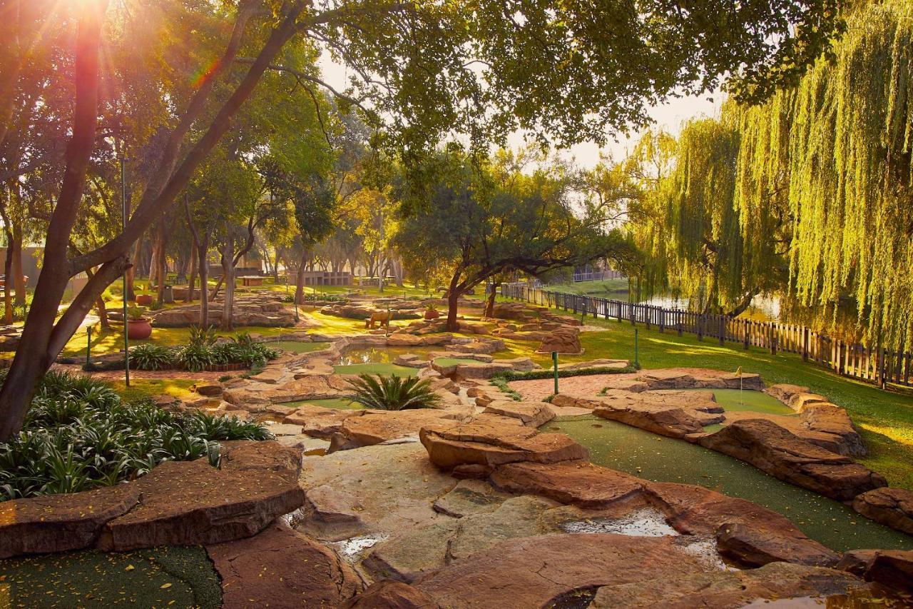 First Group Magalies Park Hotel Hartbeespoort Exterior photo