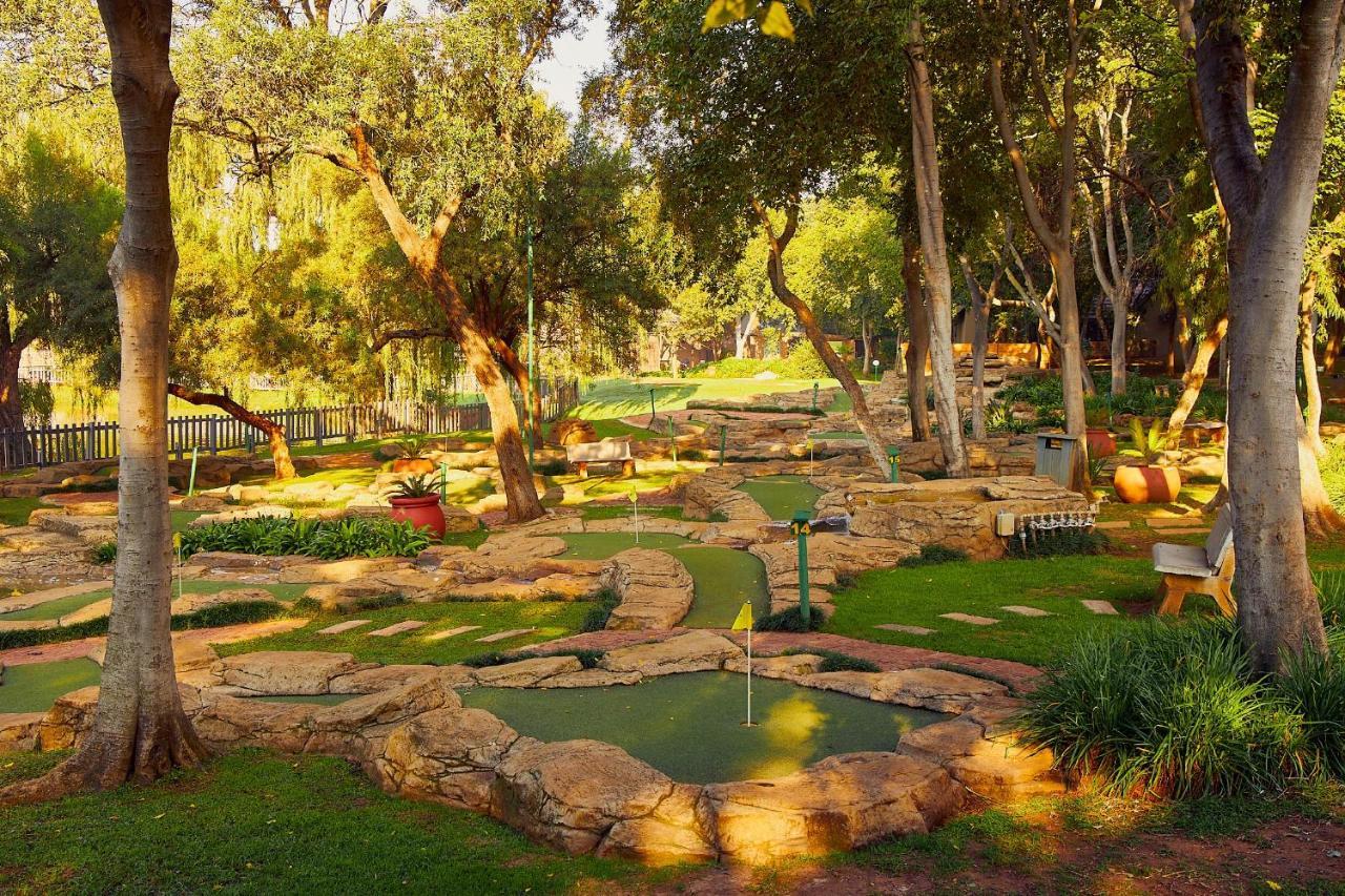 First Group Magalies Park Hotel Hartbeespoort Exterior photo